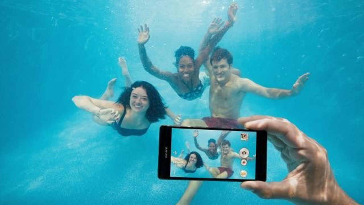 Xperia underwater ad