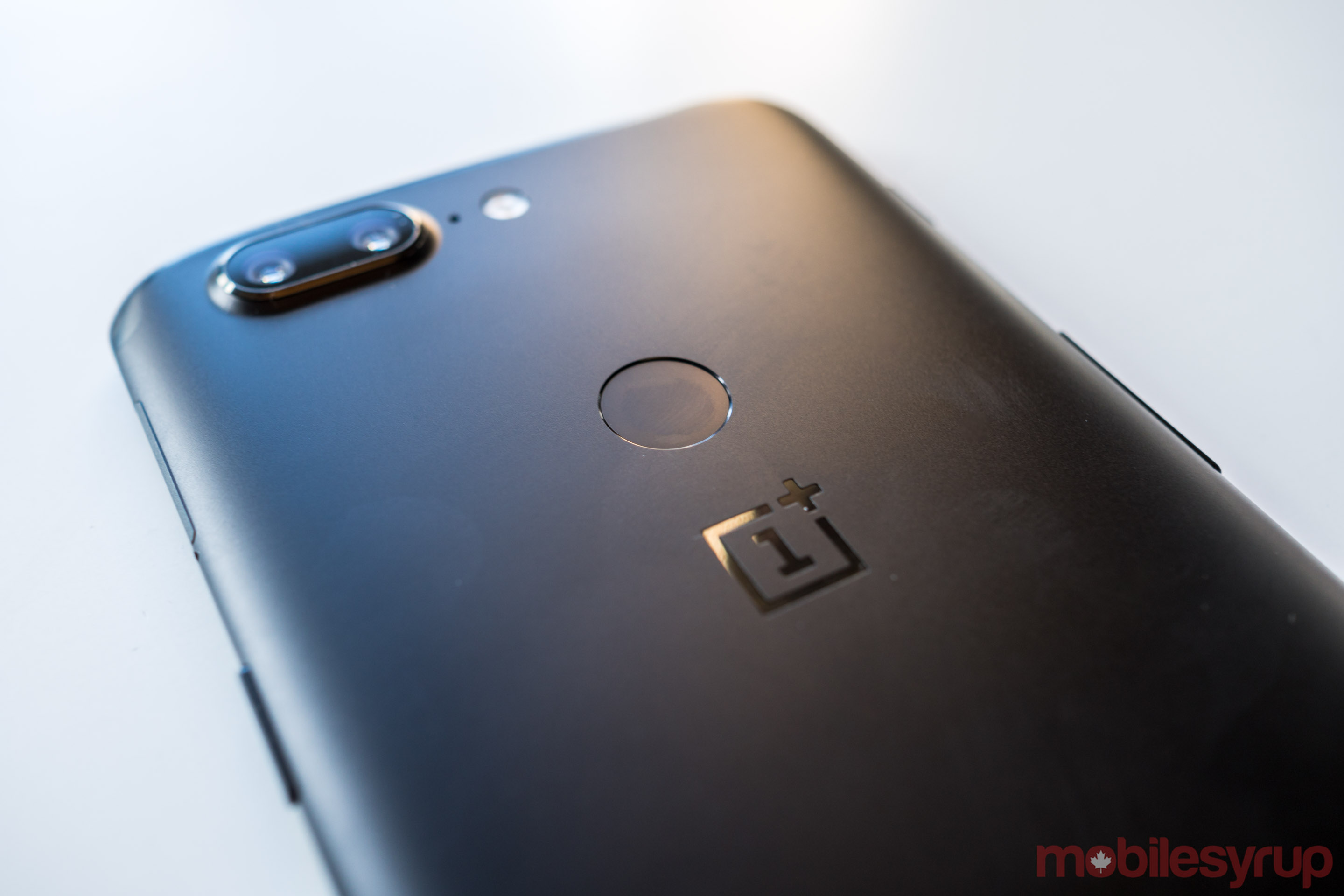 A shot of the OnePlus 5T's rear-facing finger