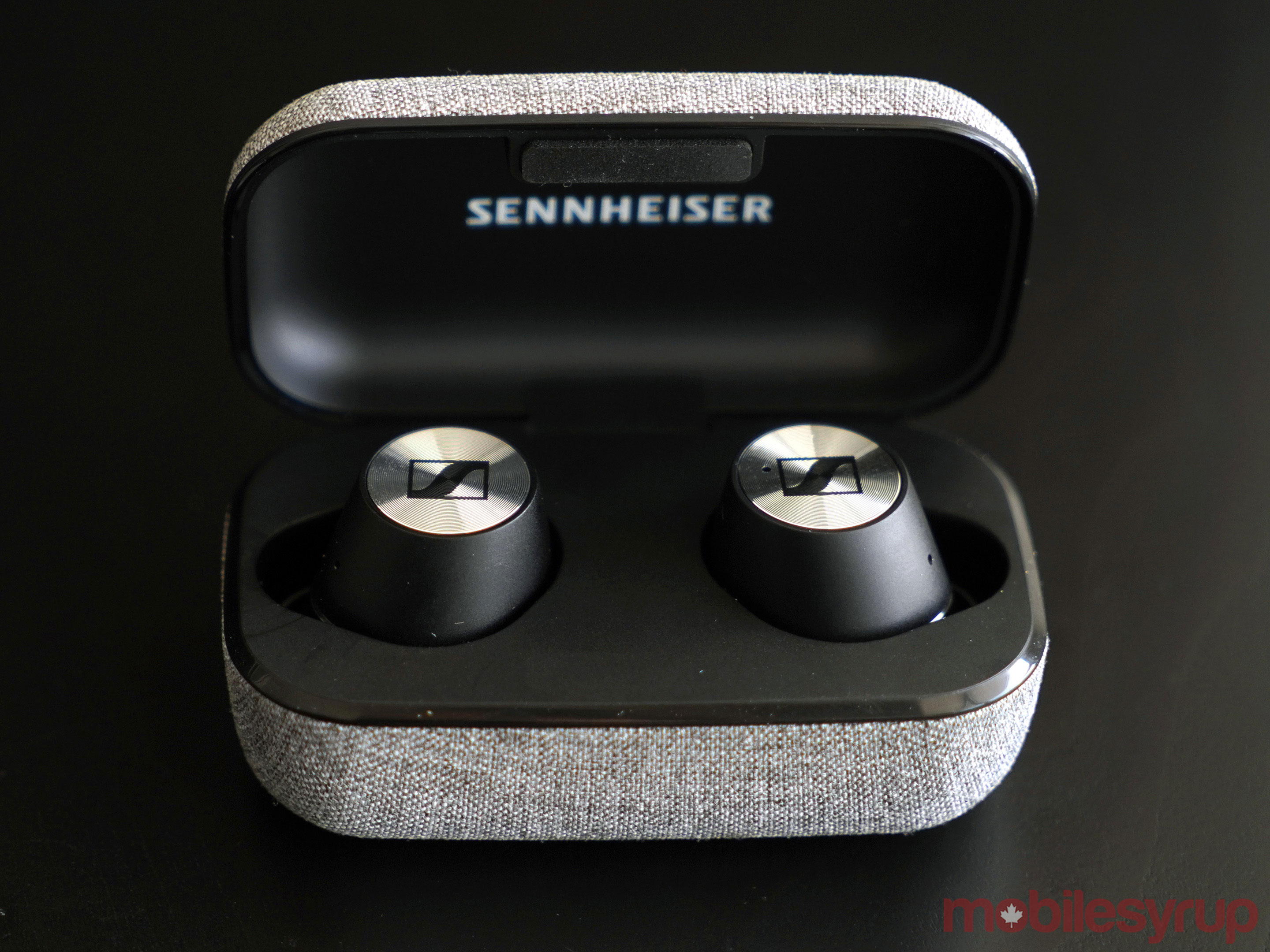 Sennheiser Momentum TW in open case
