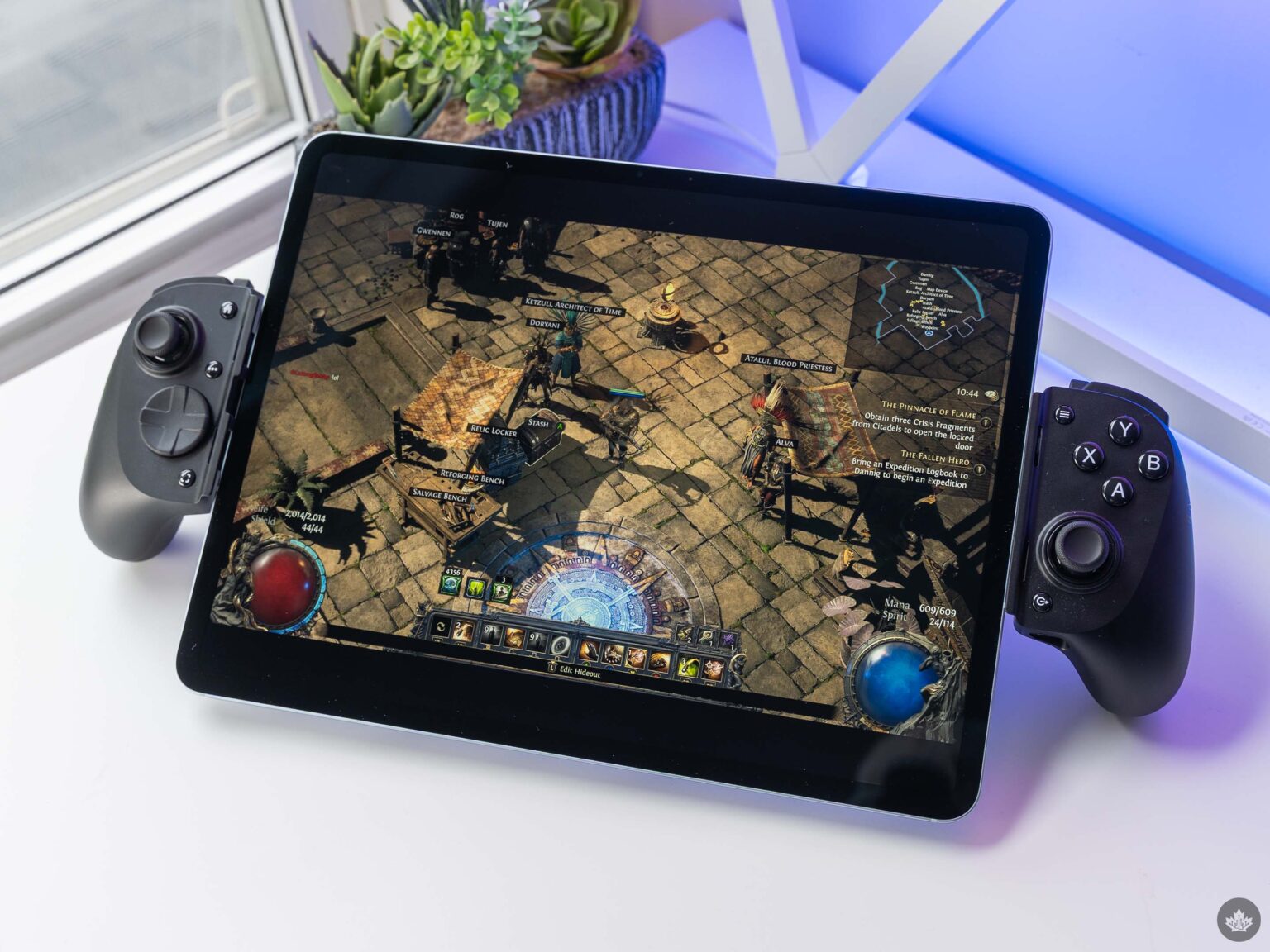 Razer's Kishi V3 Pro controller brings gaming to the big (iPad) screen