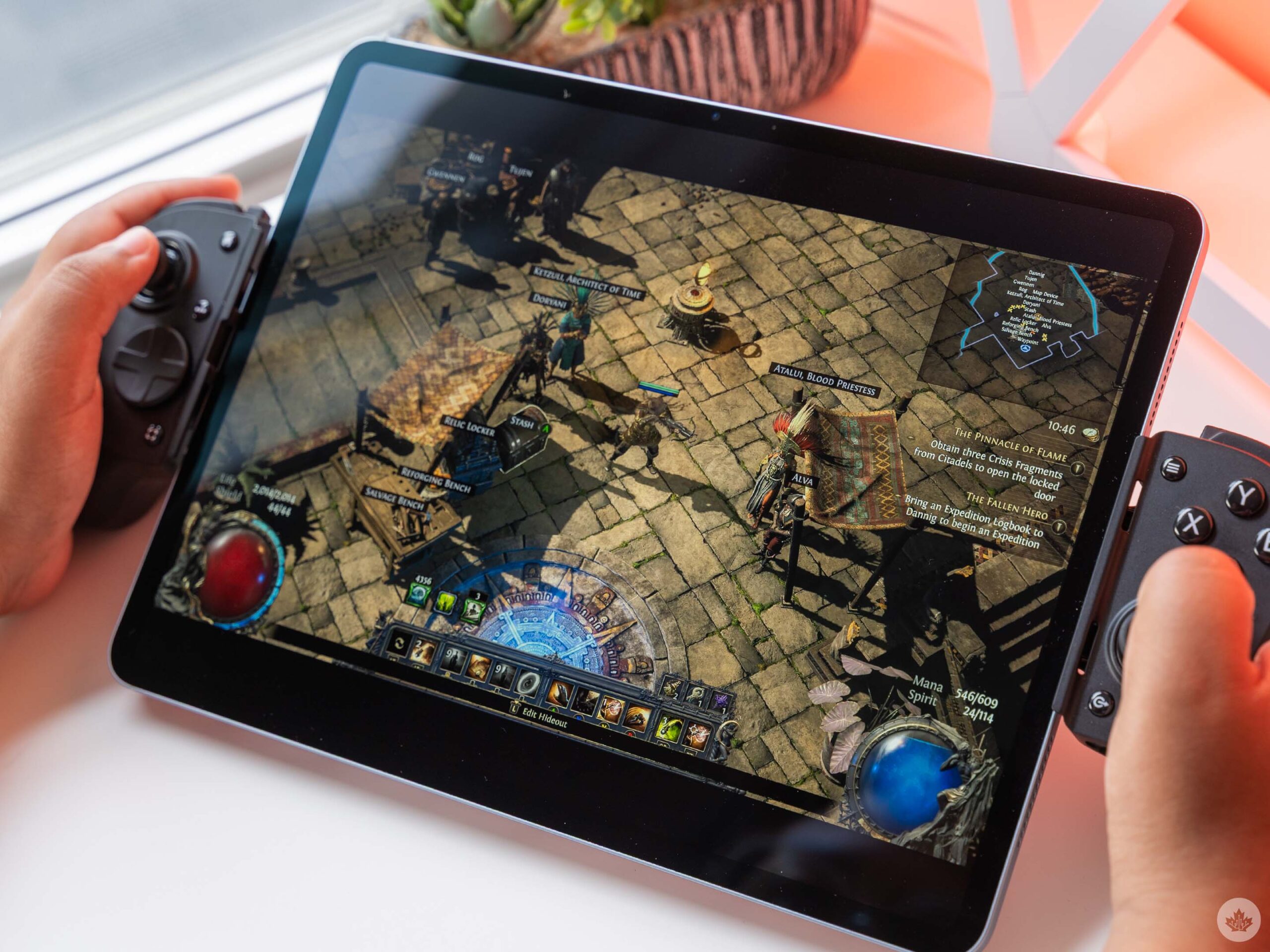 Razer's Kishi V3 Pro controller brings gaming to the big (iPad) screen