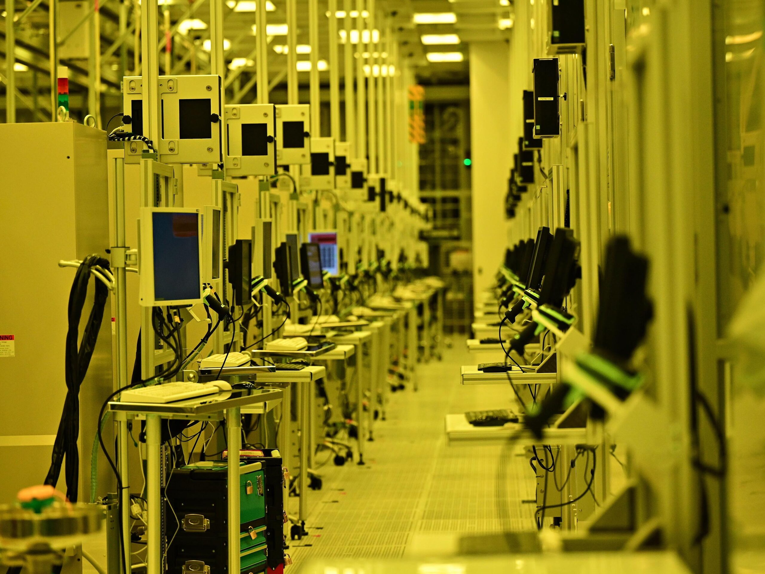 Boston Computer Chip Building An inside look at the facility where Intel makes computer chips