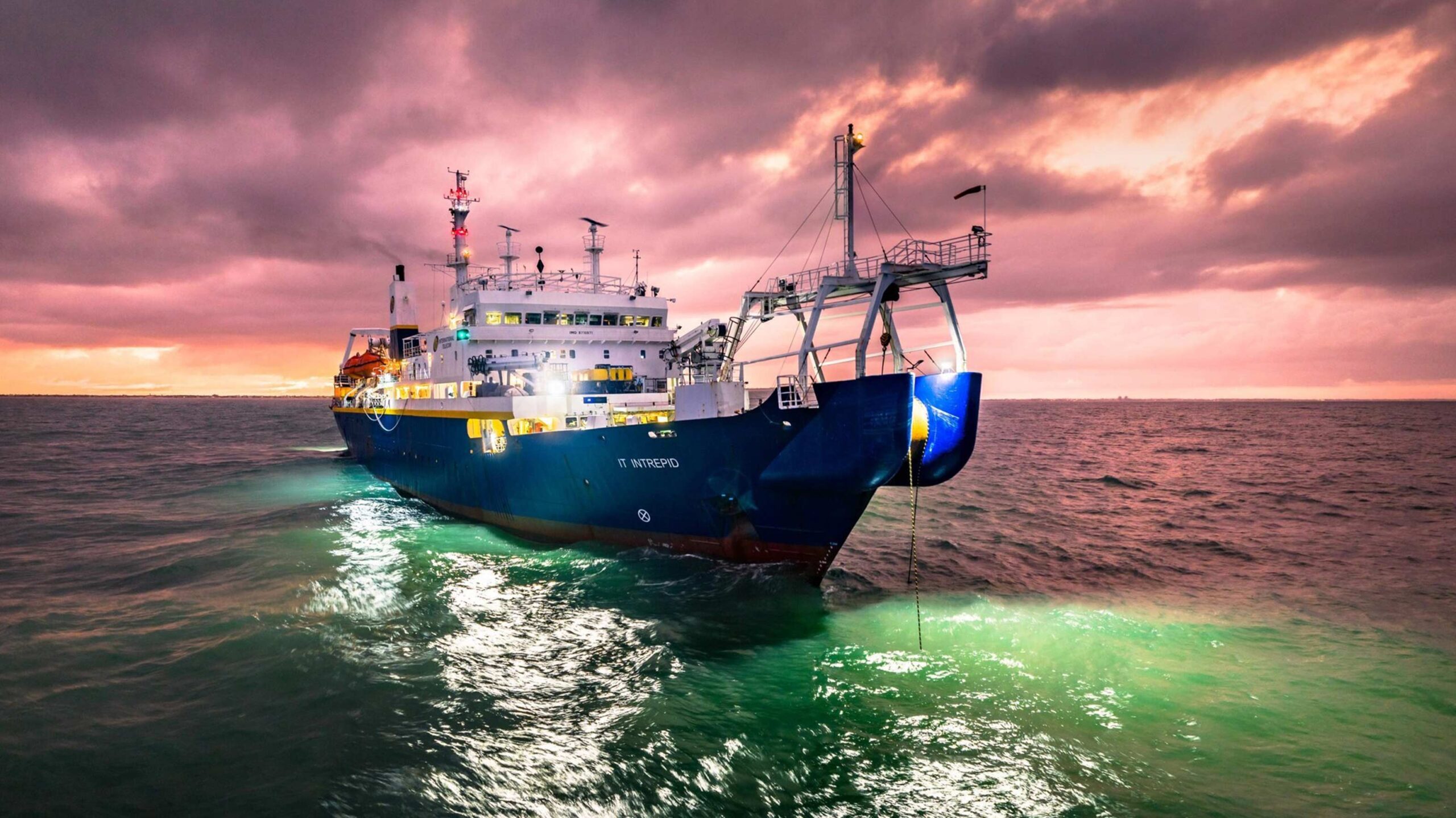 Telus deploys 125km long undersea internet cable