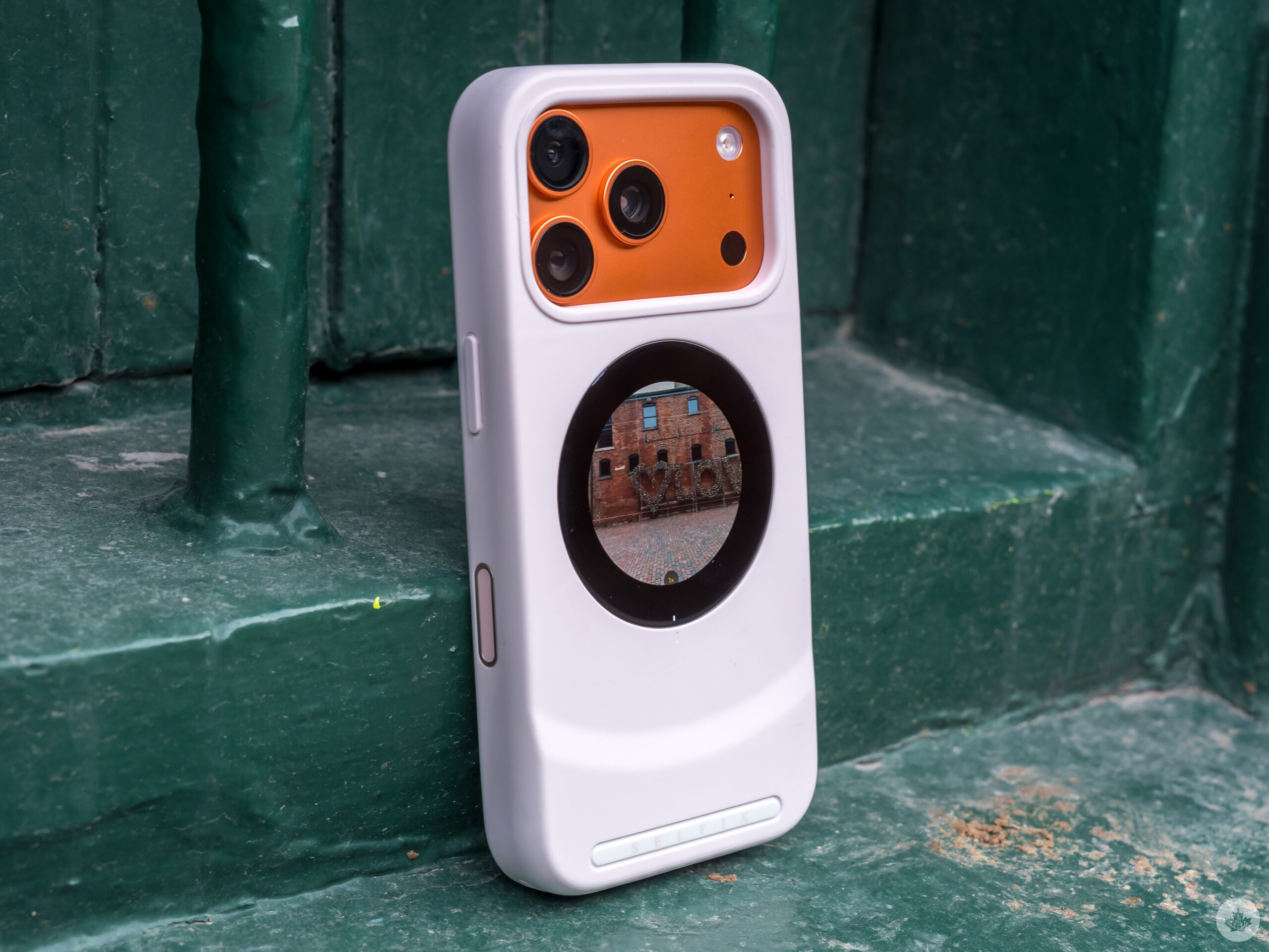 A case to disregard the iPhone’s entrance digital camera 3 Dockcase Selfix case leaning scaled