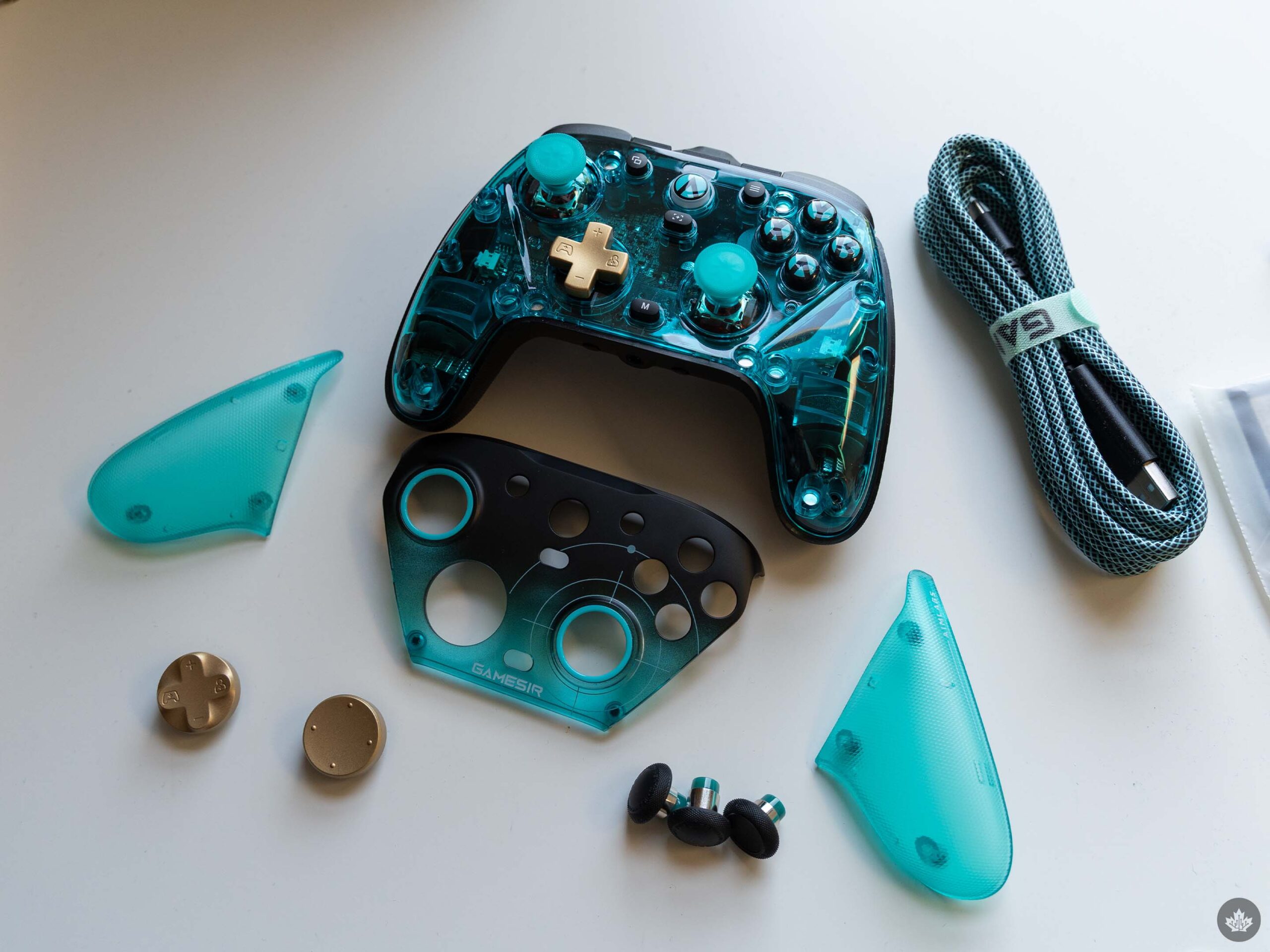 GameSir G7 Pro 8K has a lot of swappable parts.