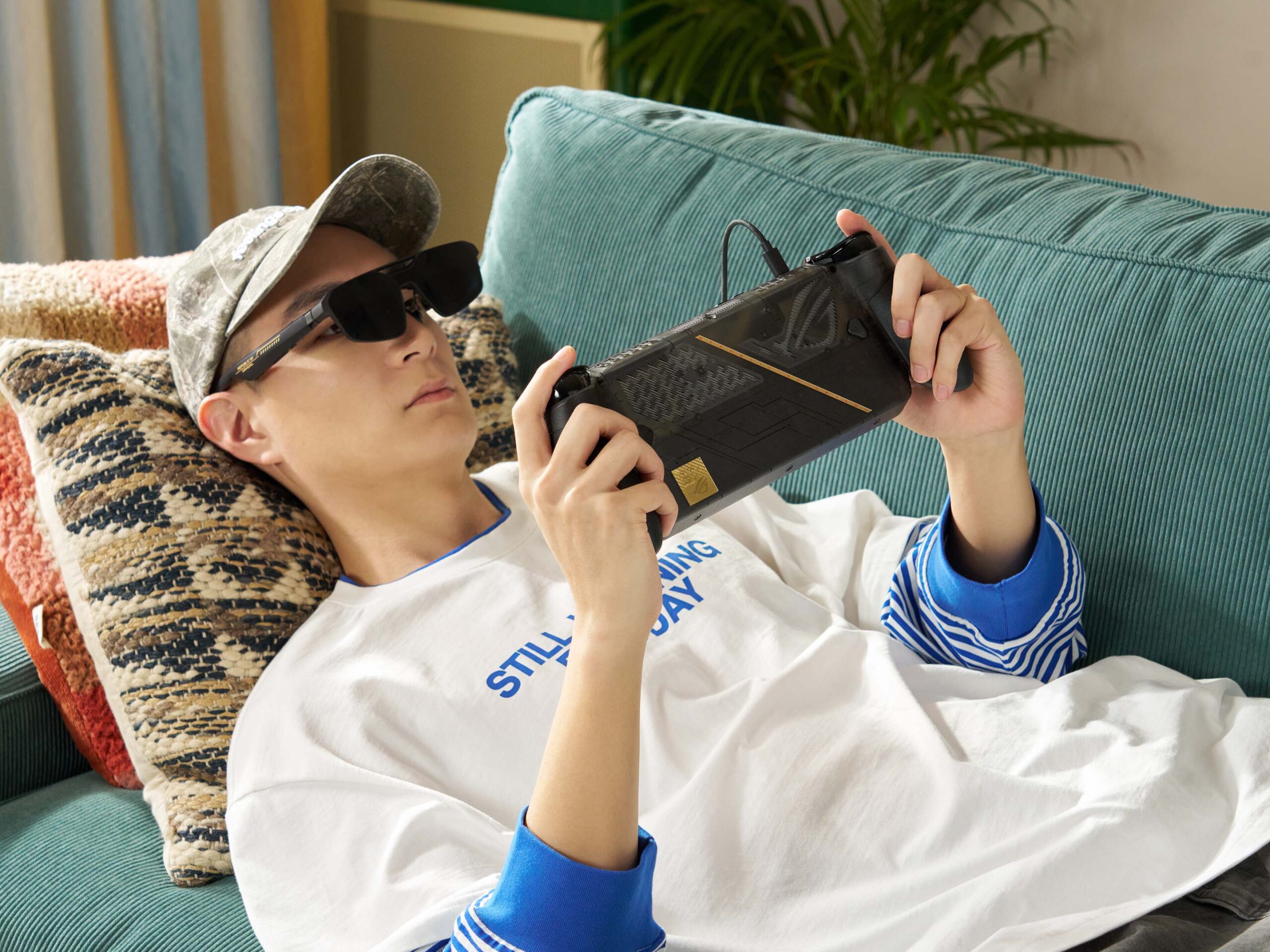 Asus ROG Xbox Ally X20 with ROG Xreal R1 Edition 20 glasses.