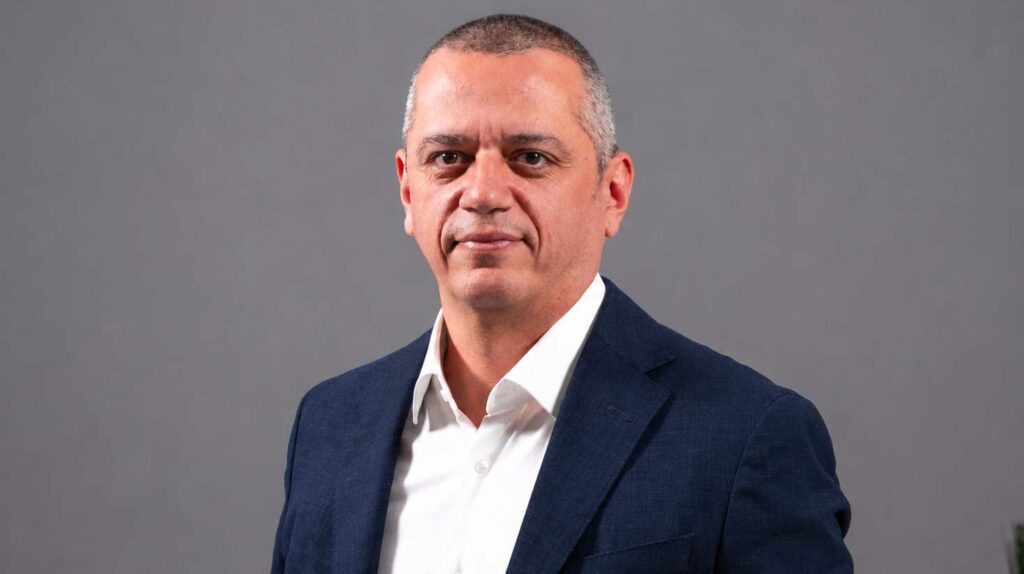 Samsung Canada’s new VP of Mobile shares his goals, excitement and love for the Flip